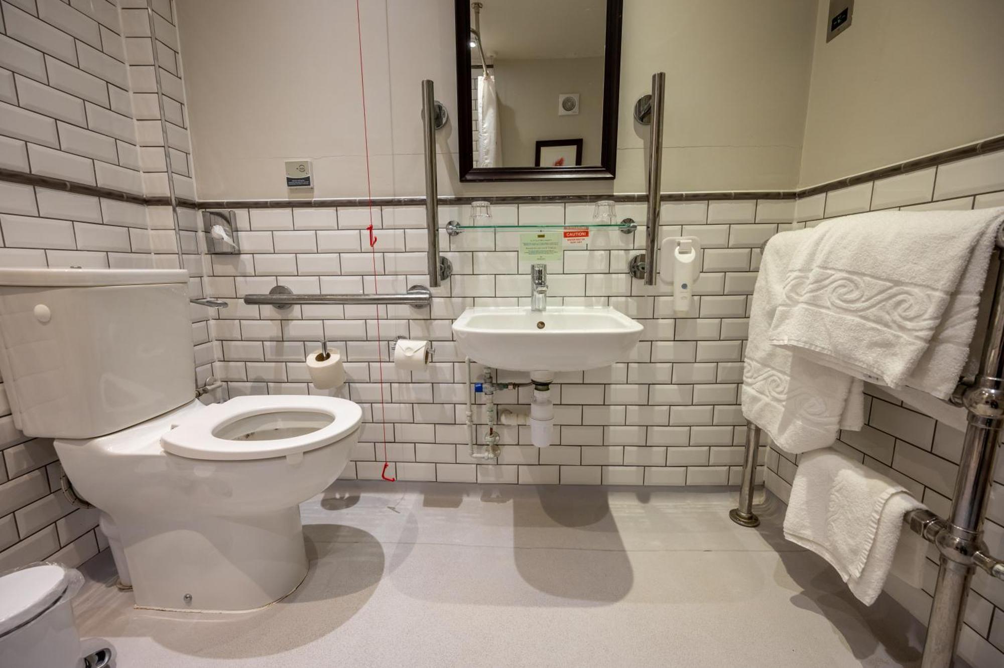 Cross Hands Hotel By Greene King Inns Old Sodbury エクステリア 写真