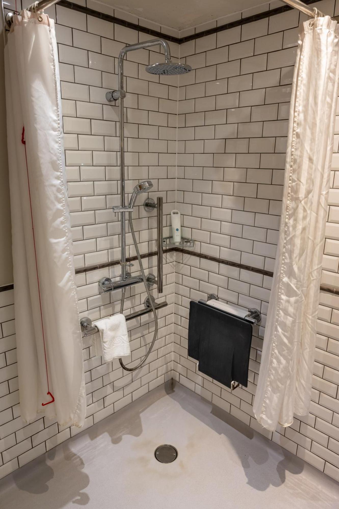 Cross Hands Hotel By Greene King Inns Old Sodbury エクステリア 写真
